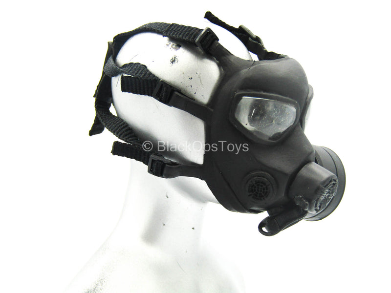Load image into Gallery viewer, US Army Pilot - Black Gas Mask w/Hose &amp; Pouch
