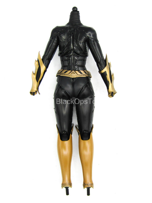 Arkham Knight - Batgirl - Female Body w/Armored Gauntlets & Suit