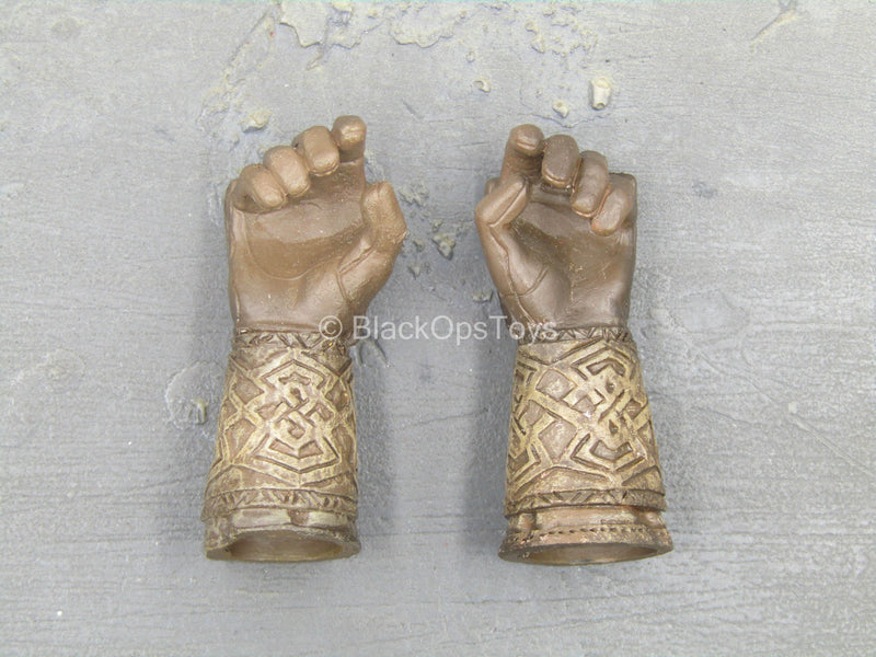Load image into Gallery viewer, LOTR - Gimli - Brown Gloved Hands

