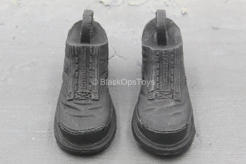 Load image into Gallery viewer, X-Men - Wolverine - Black Molded Boots (Peg Type)
