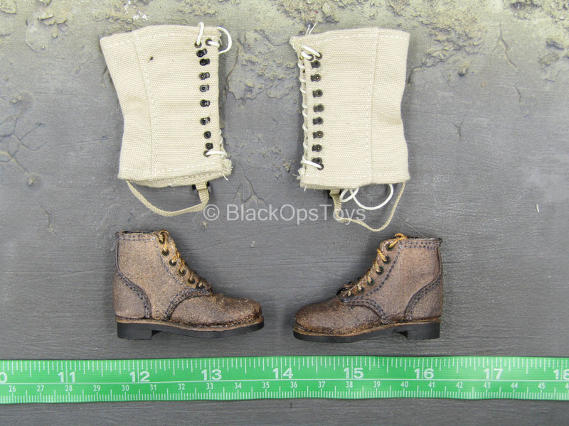 Load image into Gallery viewer, WWII - Brown Boots w/Gaiters (Foot Type)
