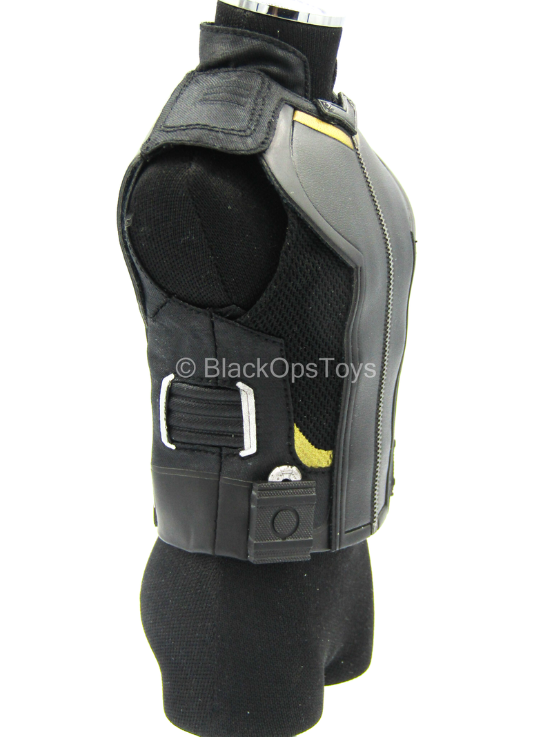 Load image into Gallery viewer, Endgame - Hawkeye - Black &amp; Gold Like Vest
