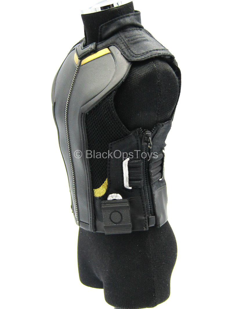 Load image into Gallery viewer, Endgame - Hawkeye - Black &amp; Gold Like Vest
