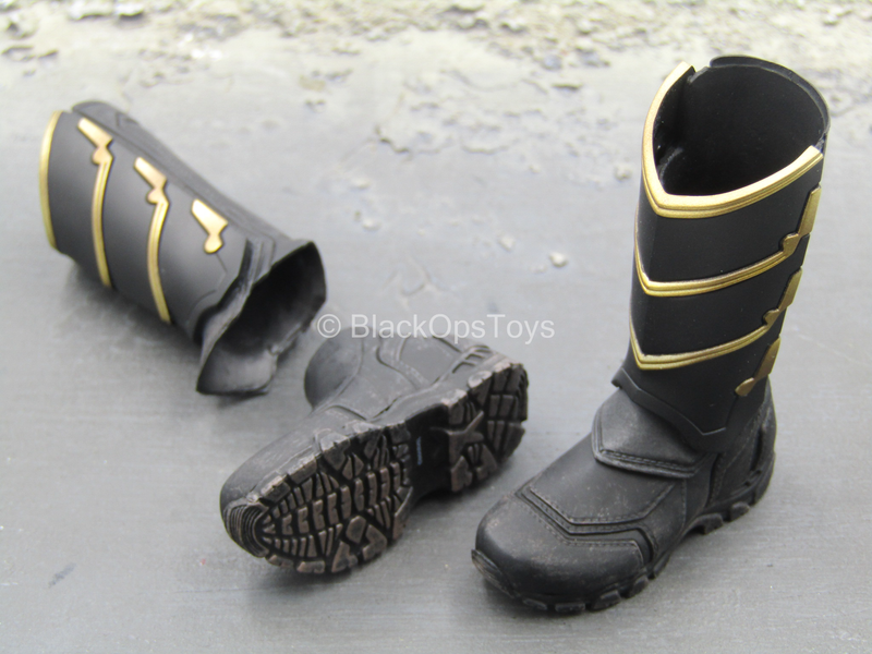 Load image into Gallery viewer, Endgame - Hawkeye - Black &amp; Gold Like Boots w/Dagger (Peg Type)
