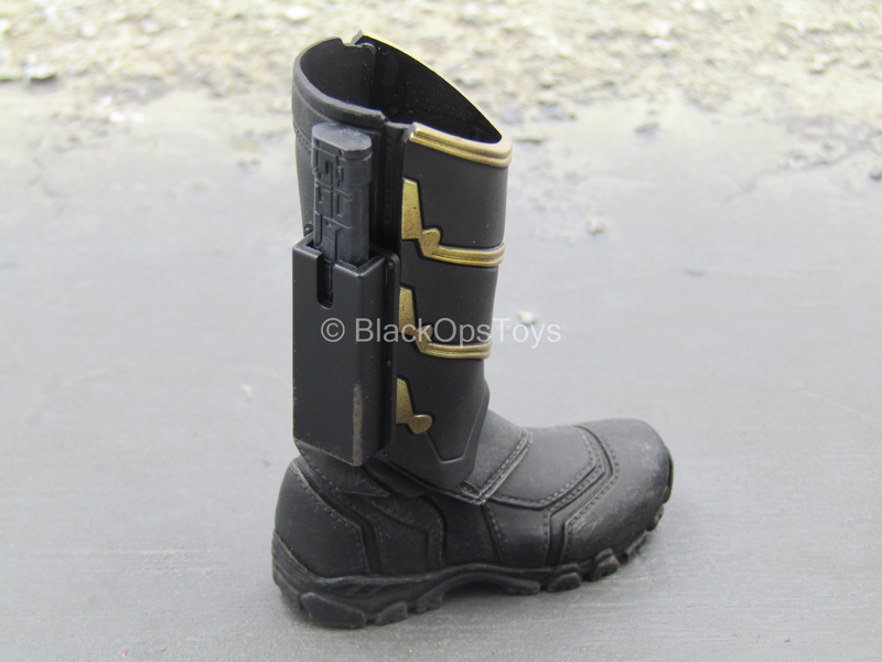 Load image into Gallery viewer, Endgame - Hawkeye - Black &amp; Gold Like Boots w/Dagger (Peg Type)
