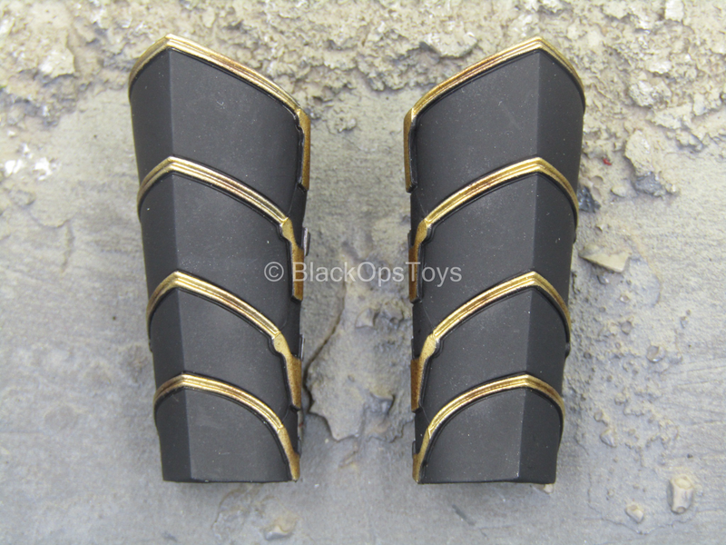 Load image into Gallery viewer, Endgame - Hawkeye - Black &amp; Gold Like Wrist Gauntlets
