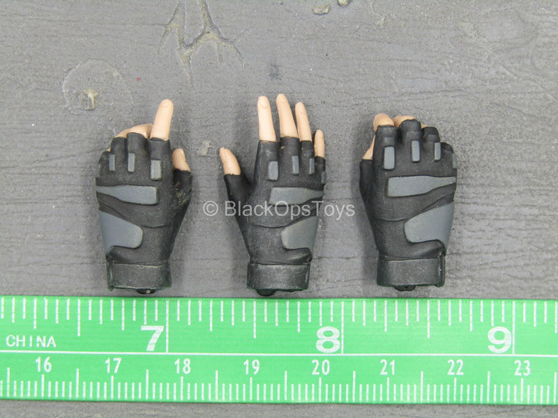 Load image into Gallery viewer, Valentine - Female Gloved Hand Set Type 2 (x3)
