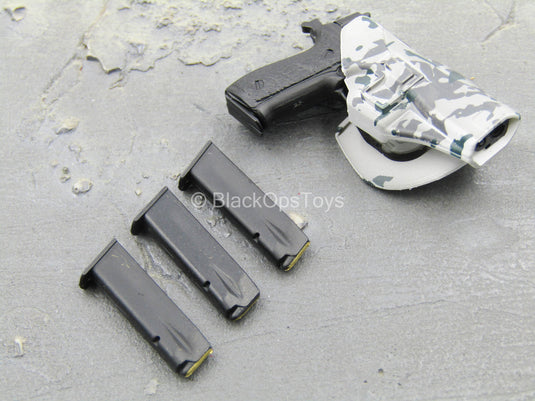 US Winter Combat Training - SIG P226 Pistol w/White Camo Holster