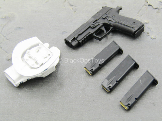 US Winter Combat Training - SIG P226 Pistol w/White Camo Holster