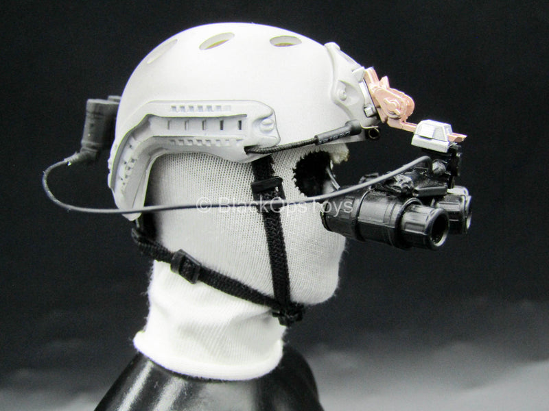 Load image into Gallery viewer, US Winter Combat Training - White Helmet w/Balaclava &amp; GPNVG Set
