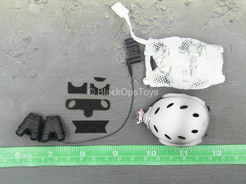 Load image into Gallery viewer, US Winter Combat Training - White Helmet w/Balaclava &amp; GPNVG Set
