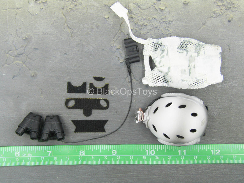 Load image into Gallery viewer, US Winter Combat Training - White Helmet w/Balaclava &amp; GPNVG Set
