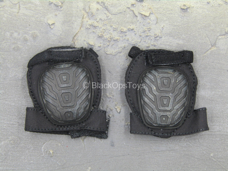 Load image into Gallery viewer, Enforcer Corps - Yuri - Weathered Black Knee Pads
