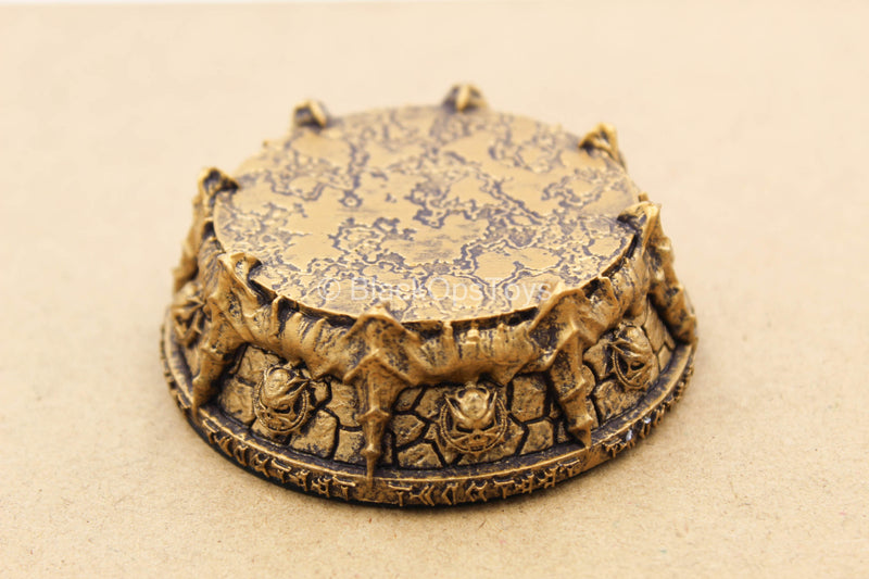 Load image into Gallery viewer, 1/12 - Queen Of Vampires - Figure Base Stand
