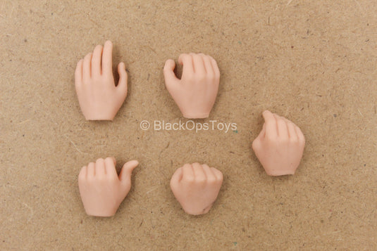 1/12 - Newt Scamander - Male Wand Holding Hand Set (Type 2)