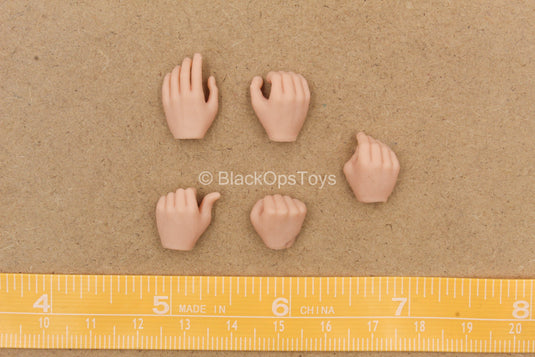 1/12 - Newt Scamander - Male Wand Holding Hand Set (Type 2)