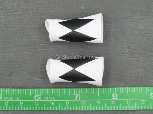 Power Rangers - Black Ranger - White & Black Wrist Gauntlets