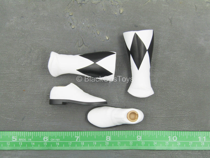 Load image into Gallery viewer, Power Rangers - Black Ranger - White &amp; Black Boots (Peg Type)
