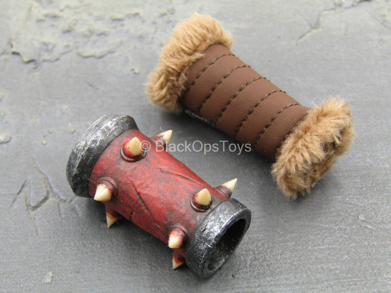 Load image into Gallery viewer, WoW - Orc Female Assassin - Pair of Forearm Armor

