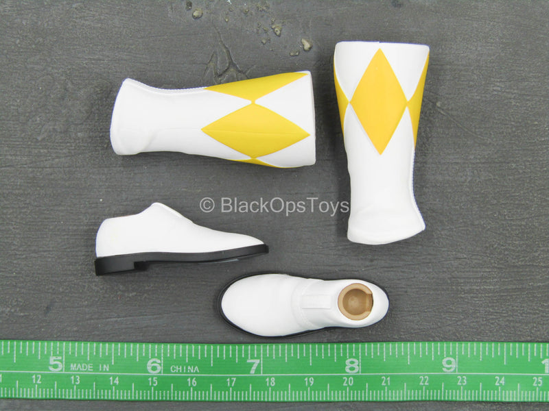 Load image into Gallery viewer, Power Rangers - Yellow Ranger - White &amp; Yellow Boots (Peg Type)
