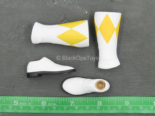 Power Rangers - Yellow Ranger - White & Yellow Boots (Peg Type)
