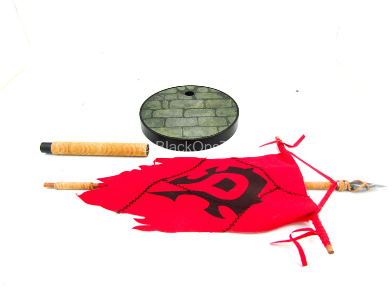 Load image into Gallery viewer, WoW - Orc Female Assassin - Base Figure Stand w/Battle Flag
