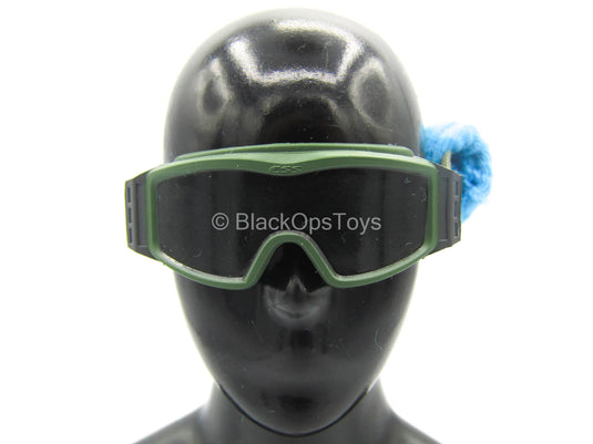 Female PLA Peacekeeper - Green Goggles w/Blue Dust Cover