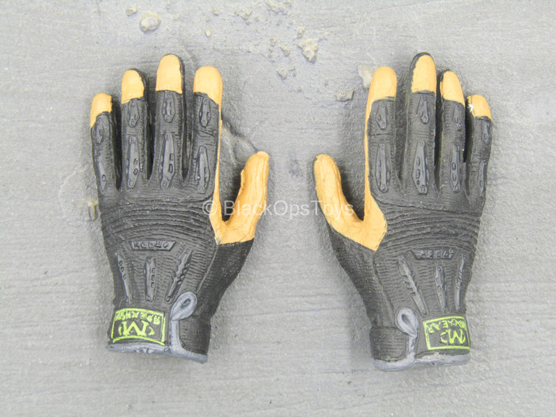 Load image into Gallery viewer, U.S. Navy Seal Team 3 - Gloved Hand Set (x2)
