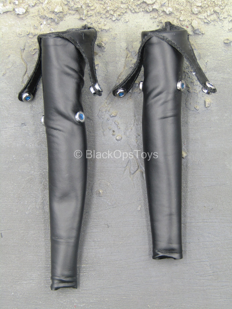 Load image into Gallery viewer, Gantz:O - Reika - Black Leather Like Leggings
