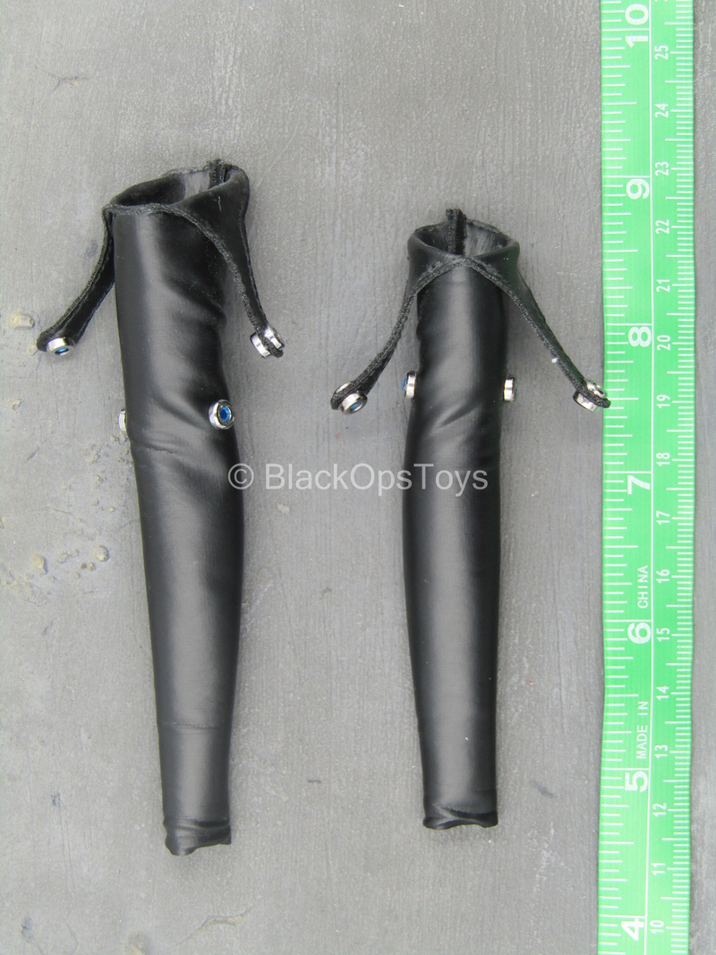 Load image into Gallery viewer, Gantz:O - Reika - Black Leather Like Leggings
