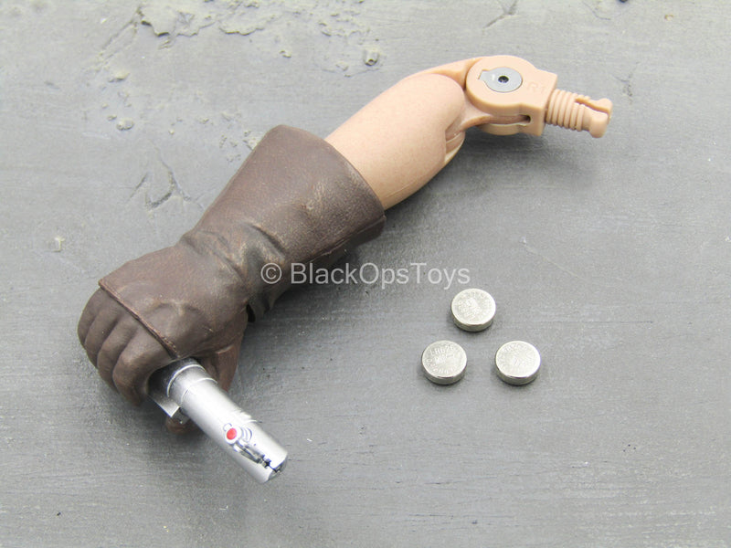 Load image into Gallery viewer, STAR WARS - Luke Skywalker - Right Arm w/Light Up Lightsaber Hilt
