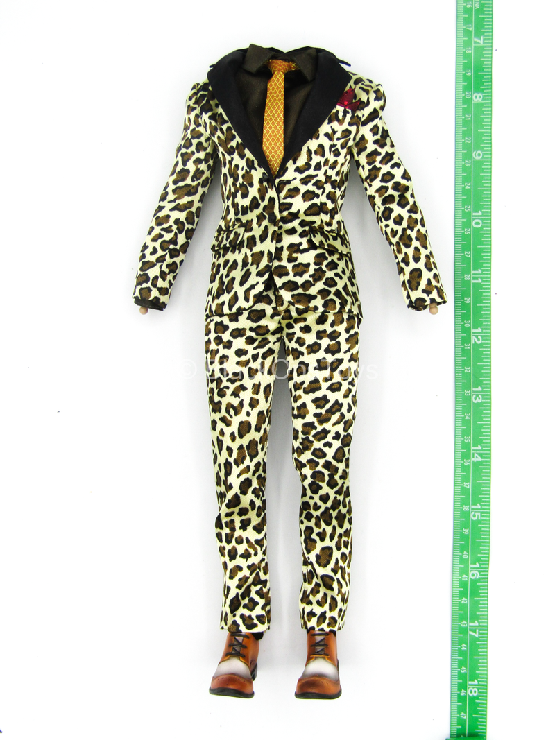 Load image into Gallery viewer, Club 3 - Peak Chen - Male Body w/Cheetah Like Suit &amp; Shoes
