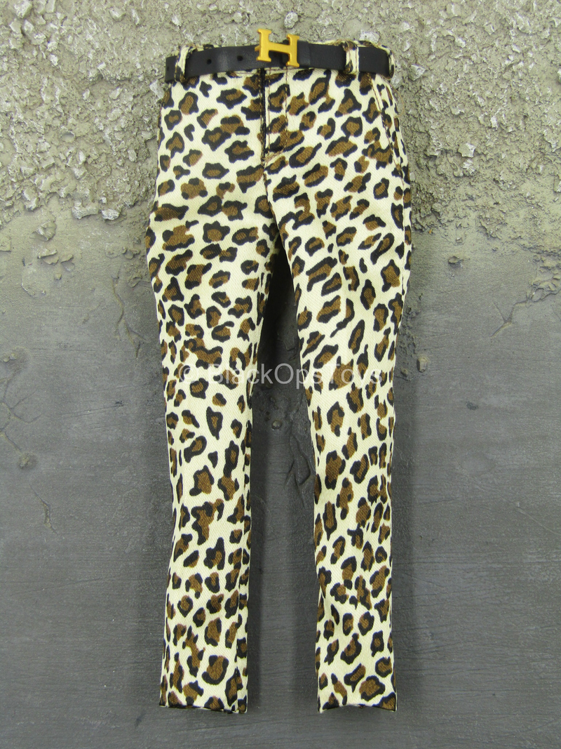 Load image into Gallery viewer, Club 3 - Peak Chen - Male Body w/Cheetah Like Suit &amp; Shoes
