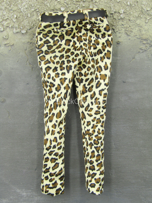 Club 3 - Peak Chen - Male Body w/Cheetah Like Suit & Shoes