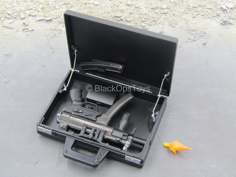 Load image into Gallery viewer, Club 3 - Peak Chen - MP5K Submachine Gun w/Case &amp; Blasting FX
