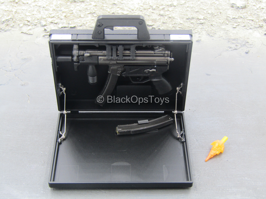 Club 3 - Peak Chen - MP5K Submachine Gun w/Case & Blasting FX