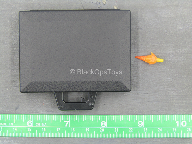 Load image into Gallery viewer, Club 3 - Peak Chen - MP5K Submachine Gun w/Case &amp; Blasting FX
