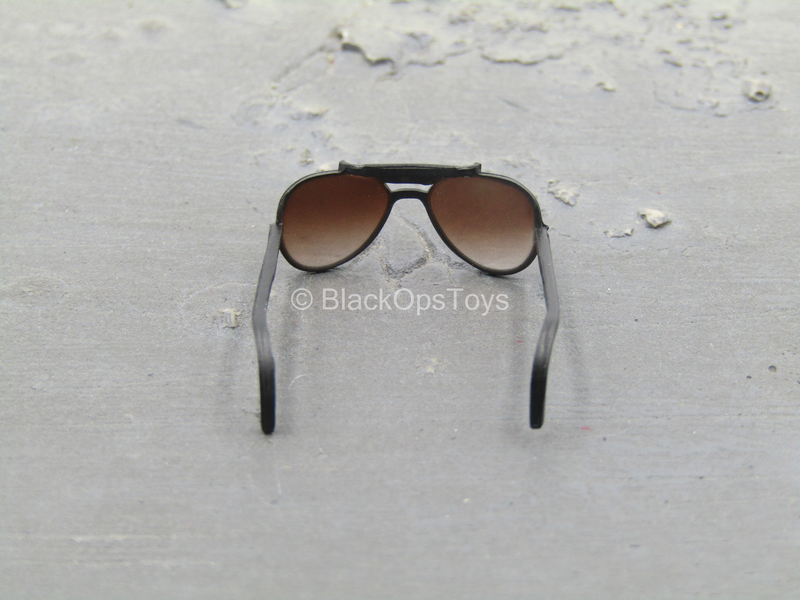 Load image into Gallery viewer, Club 3 - Peak Chen - Black Sunglasses
