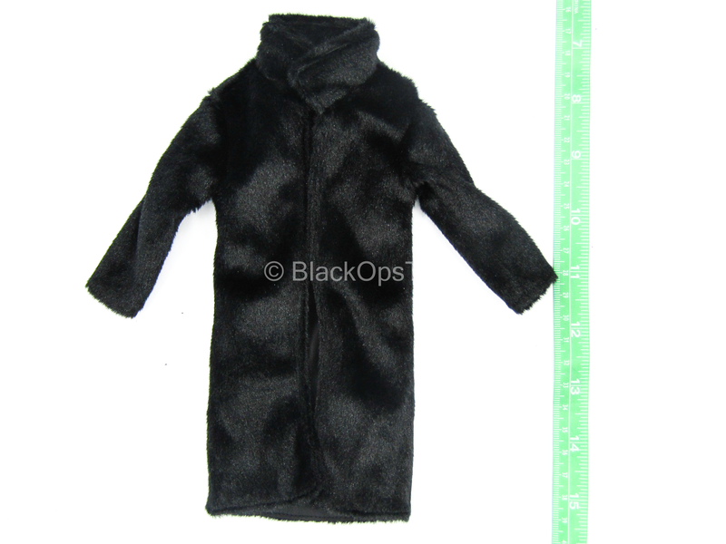 Load image into Gallery viewer, Club 3 - Peak Chen - Black Fur Like Coat
