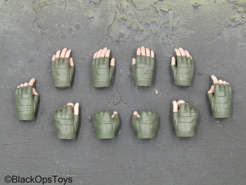 Load image into Gallery viewer, Witch Service Company Grainne - Green Female Gloved Hand Set
