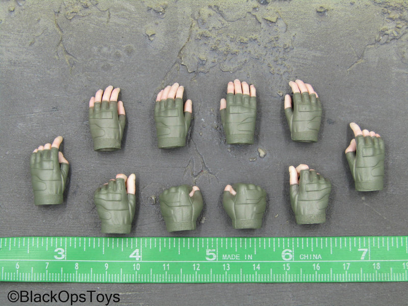 Load image into Gallery viewer, Witch Service Company Grainne - Green Female Gloved Hand Set
