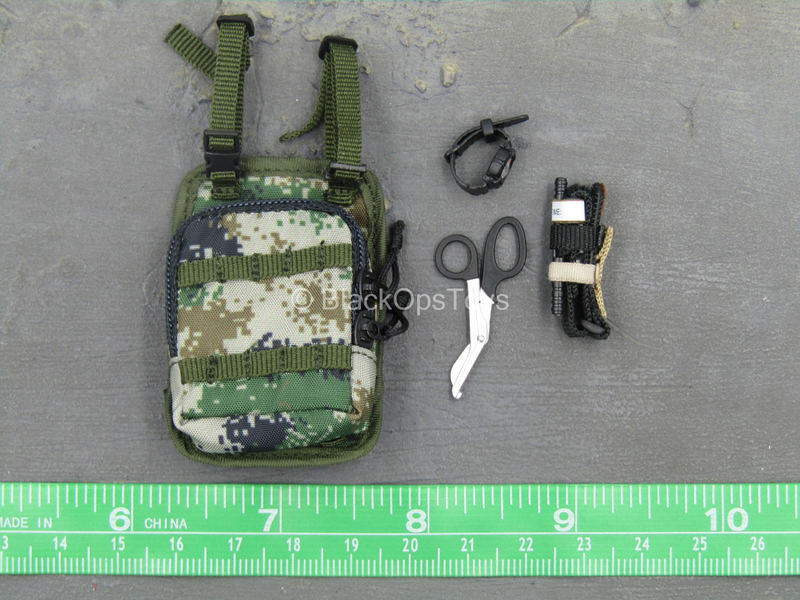 Load image into Gallery viewer, PLA UN Peacekeeper - Woodland Type 07 IFAK Pouch w/Gear Set
