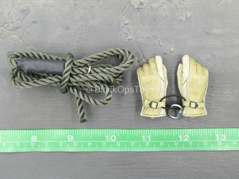 Load image into Gallery viewer, US Air Force Combat Controller - Gloved Hand Set w/Coiled Rope
