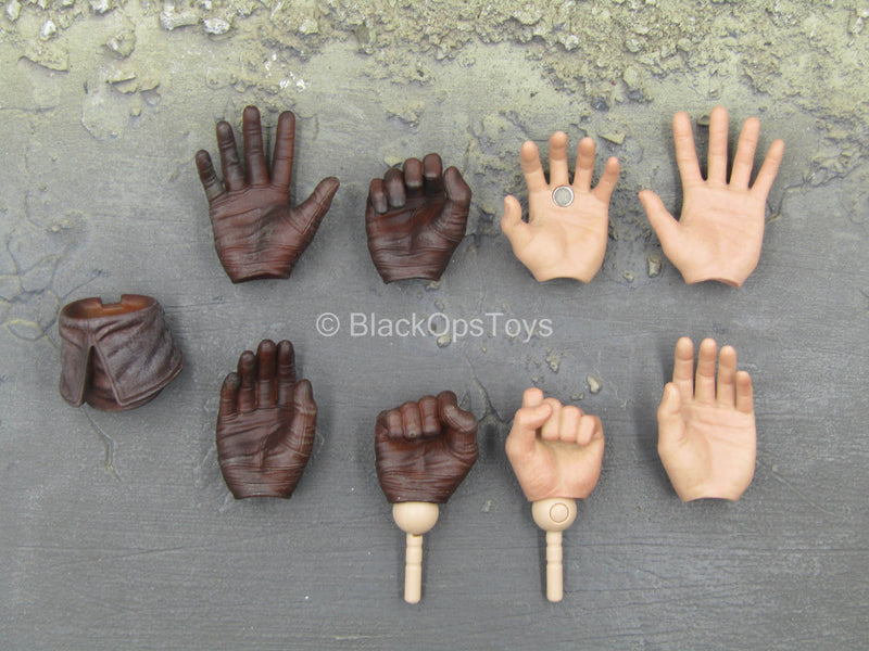 Load image into Gallery viewer, Assassin&#39;s Creed II - Ezio - Male Hand Set (x8)
