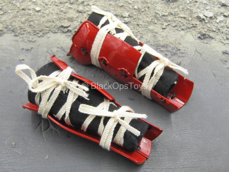 Load image into Gallery viewer, Kulamayama Soujoubou Daitengu - Red Metal Cuishes (Leg Armor)
