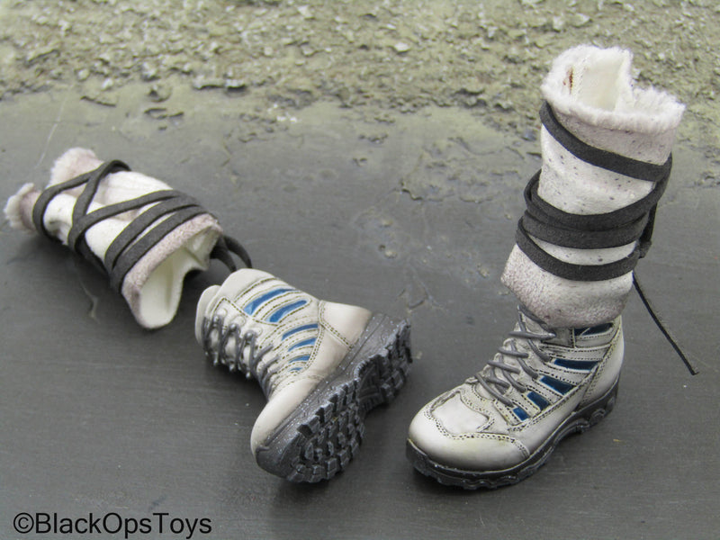 Load image into Gallery viewer, Apexplorers - Ice &amp; Laser - White Snow Shoes w/Gaiters (Peg Type)
