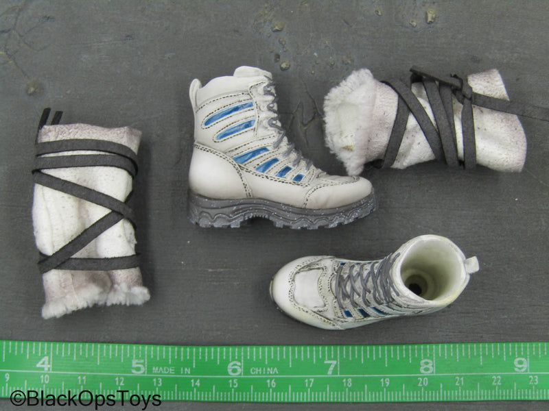 Load image into Gallery viewer, Apexplorers - Ice &amp; Laser - White Snow Shoes w/Gaiters (Peg Type)
