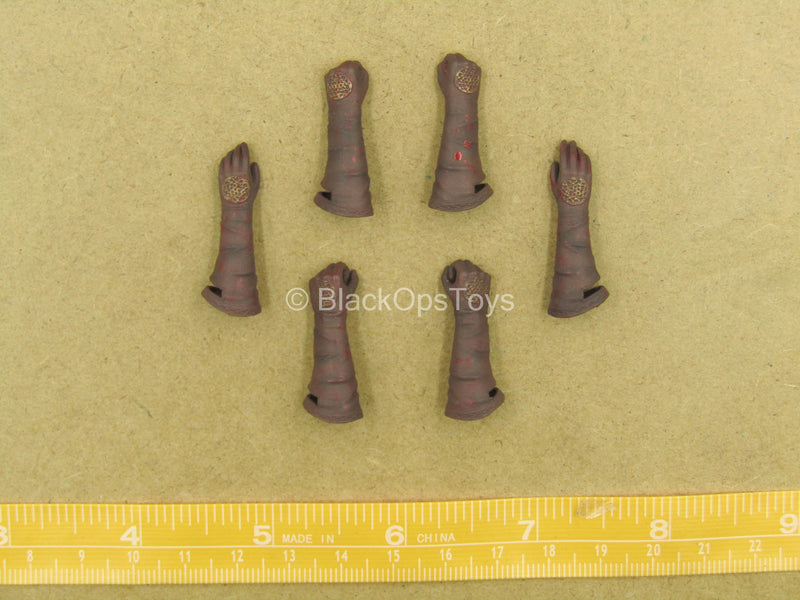 Load image into Gallery viewer, 1/12 - Red Sonja - Female Brown Gloved Hand Set
