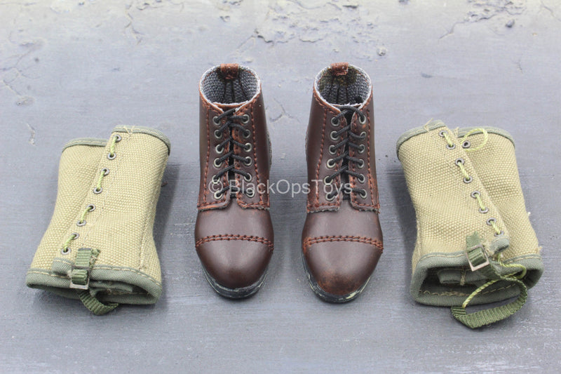 Load image into Gallery viewer, WWII - 29th Infantry Division - Brown Boots w/Gaiters (Foot Type)
