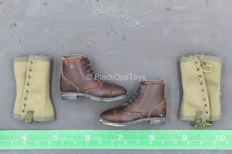Load image into Gallery viewer, WWII - 29th Infantry Division - Brown Boots w/Gaiters (Foot Type)
